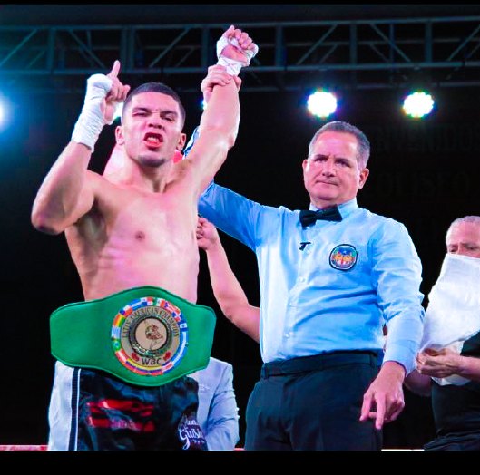 Nestor Bravo celebrates the WBC Latino title